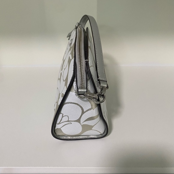 Kate Spade Crossbody - Picture 5 of 15